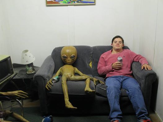 1477972_743202732375334_1409851151_nAbe with alien on couch